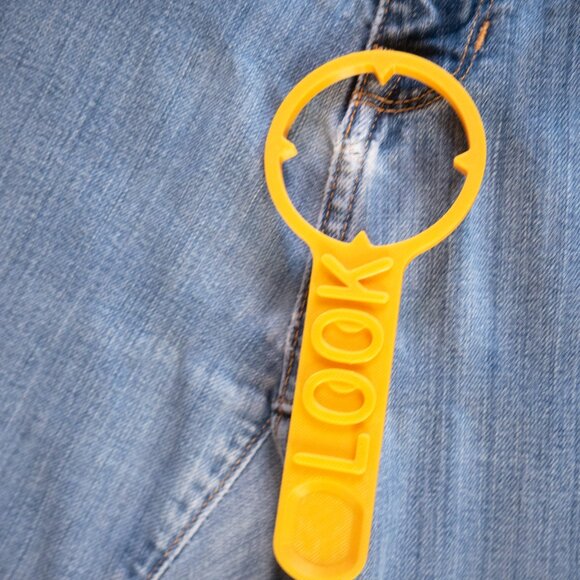 L.L. Bean Classic Fit Women’s Jeans Sz 10R Light Wash Straight Leg Denim Pants - Picture 8 of 13